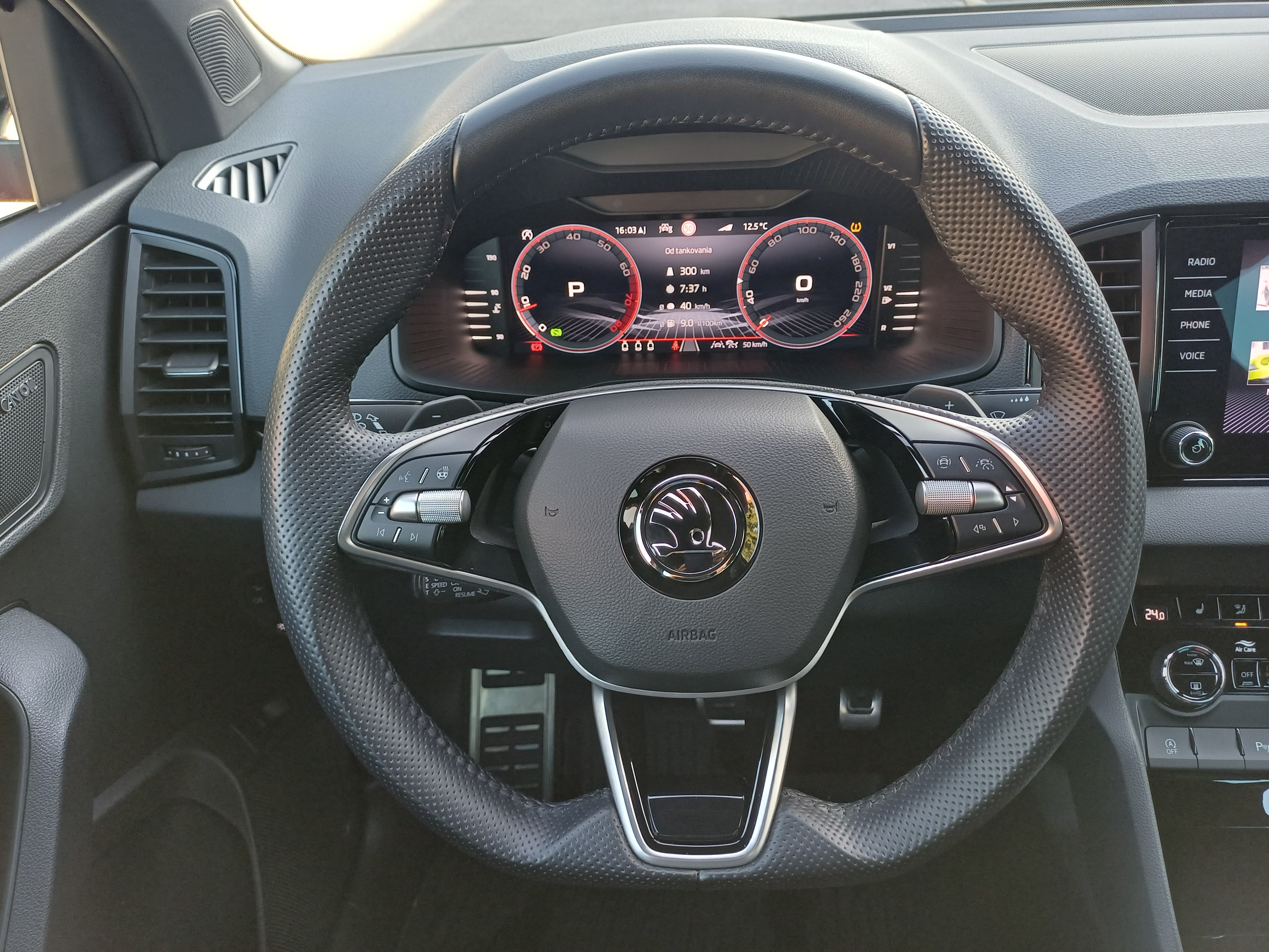 Škoda Karoq Sportline 2,0 TSI 140 kw 7-Gang automat. 4x4