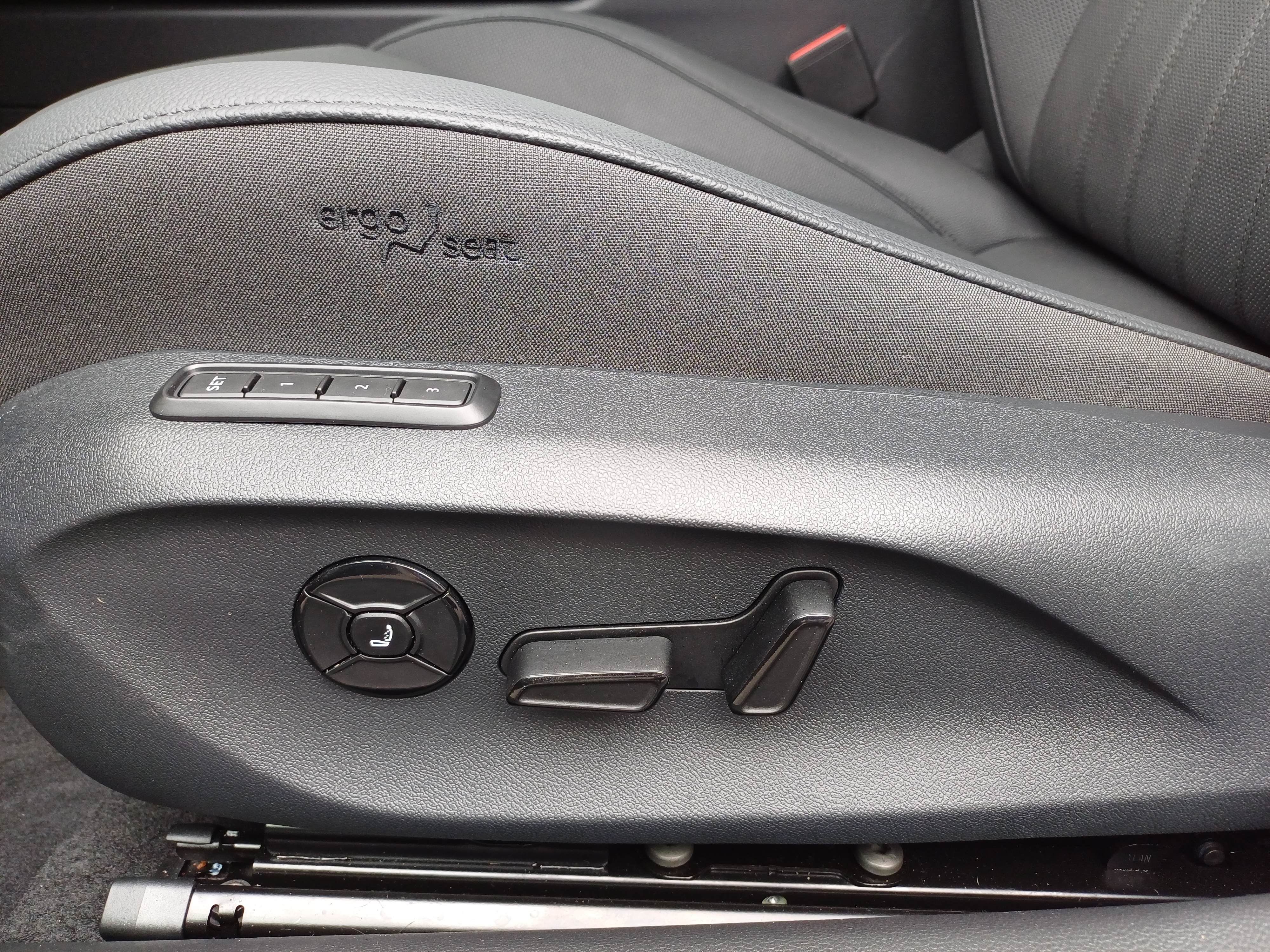 Škoda Superb Combi L K 2,0 TDI 142 kW 7-Gang automat. 4x4