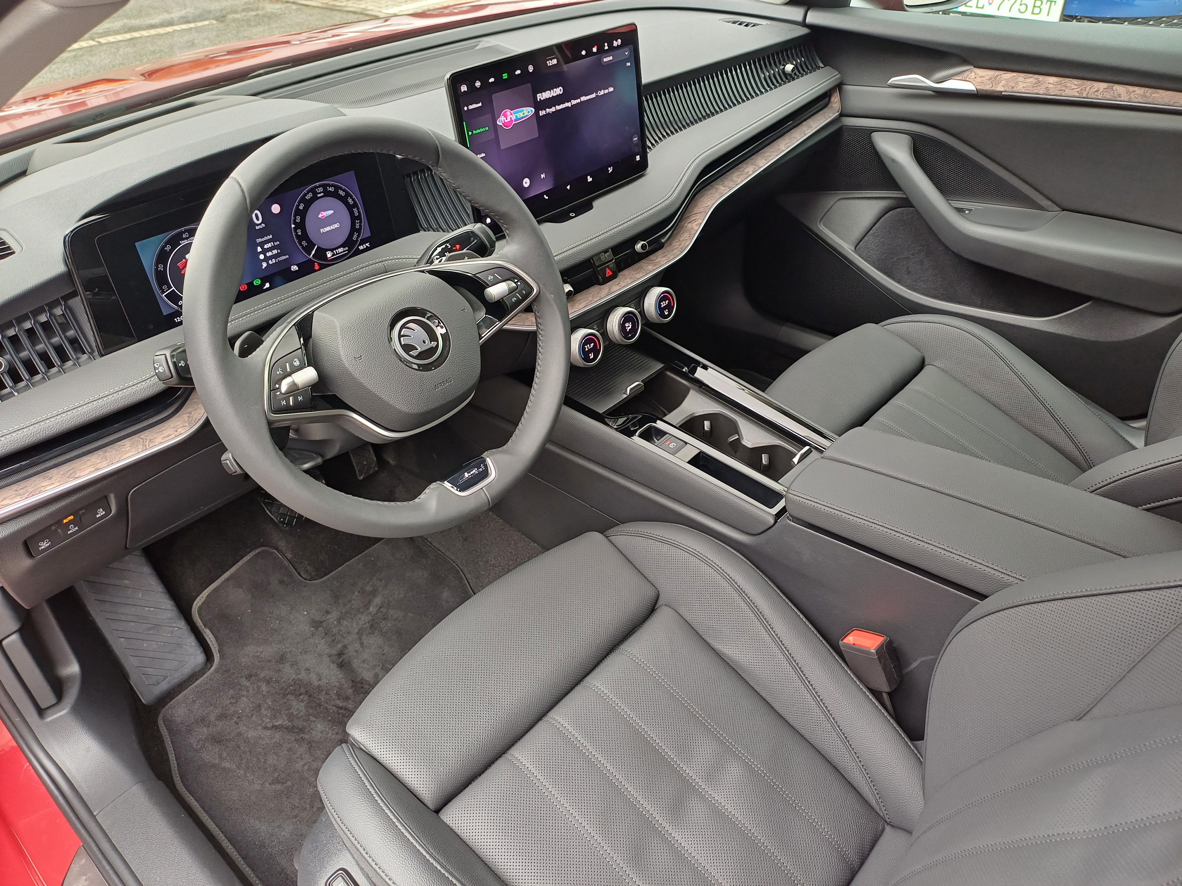 Škoda Superb Combi L K 2,0 TDI 142 kW 7-Gang automat. 4x4