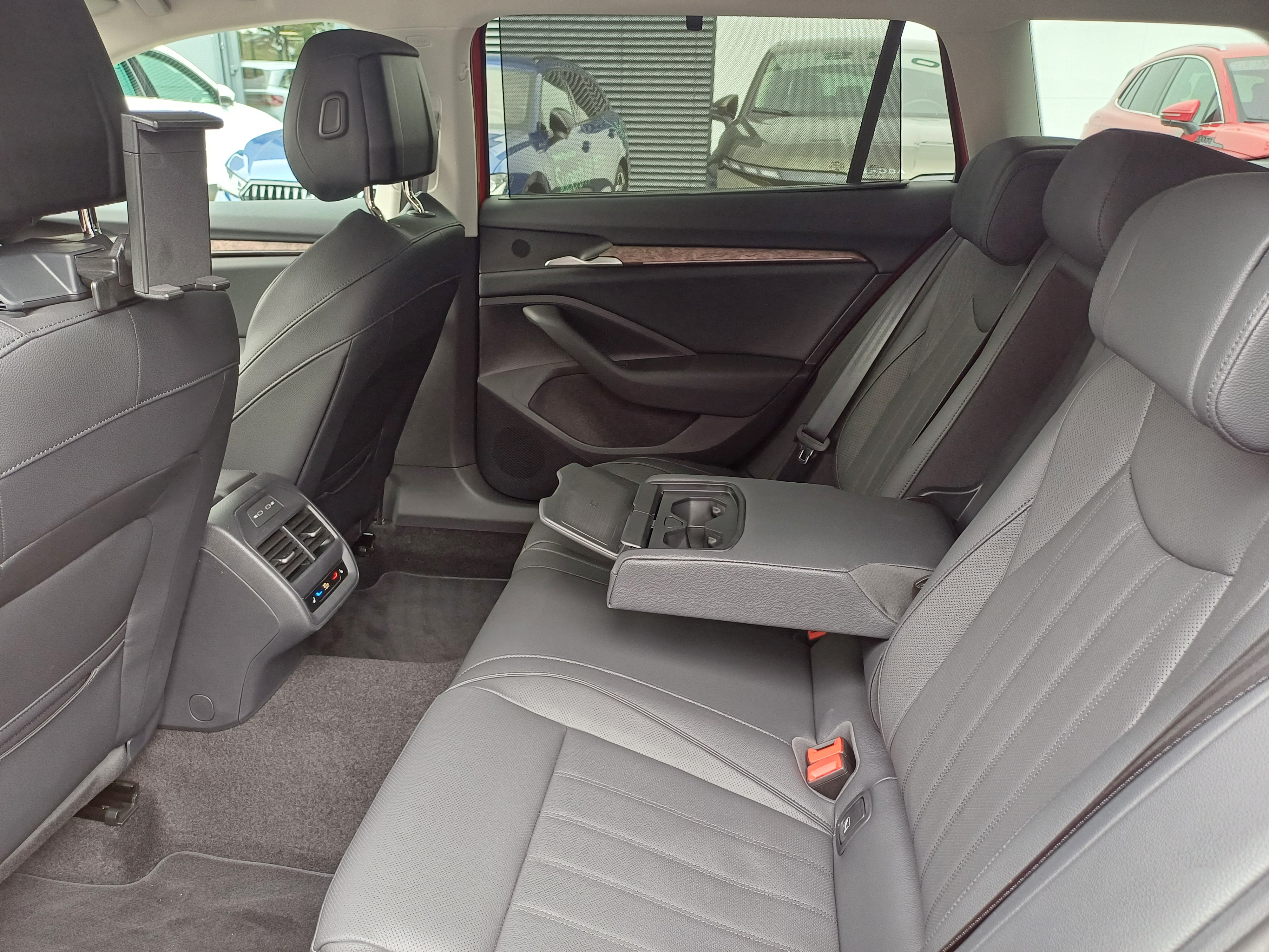 Škoda Superb Combi L K 2,0 TDI 142 kW 7-Gang automat. 4x4