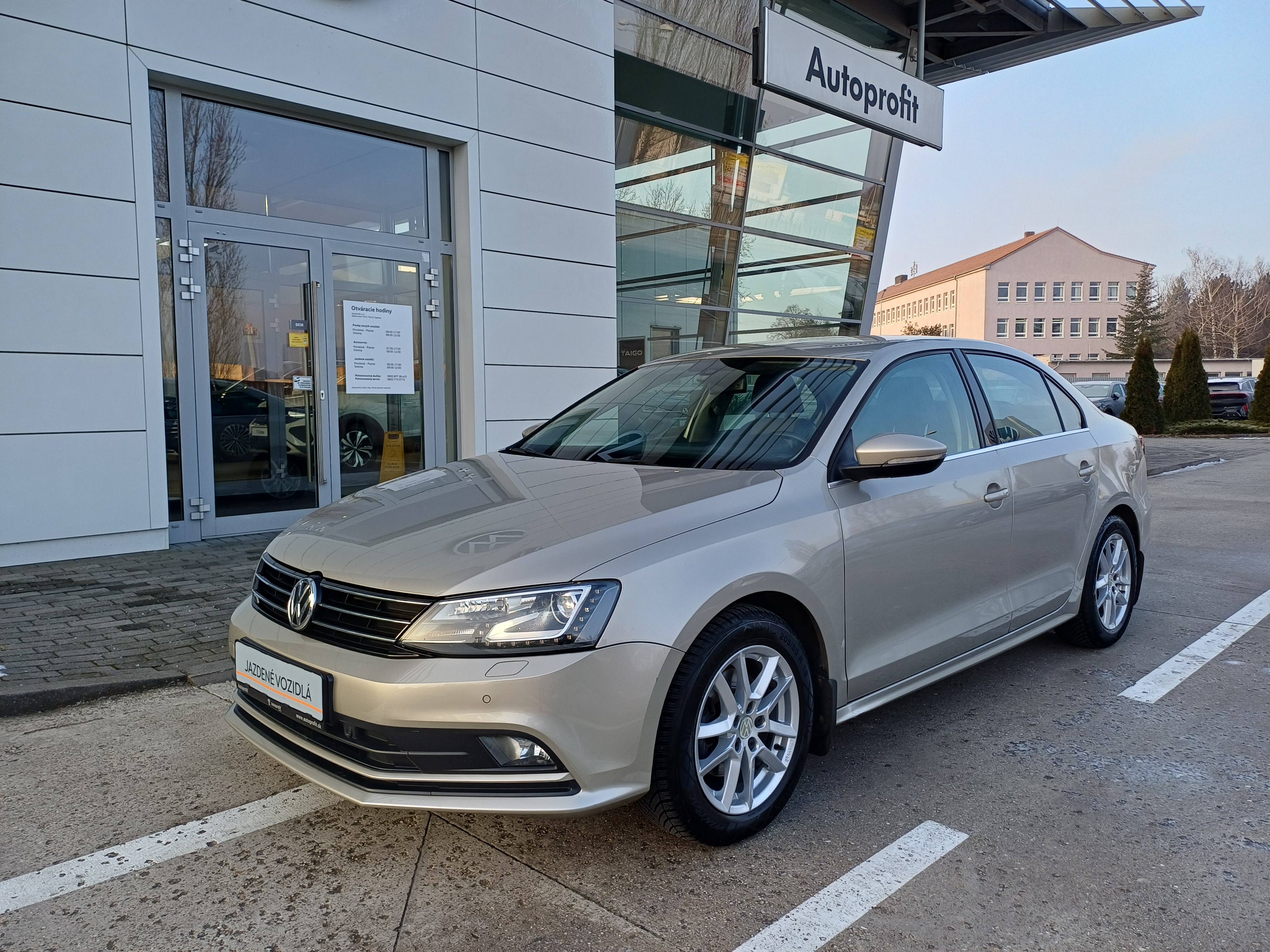 Volkswagen Jetta 2,0 TDI 81kW DSG Bus. Highline