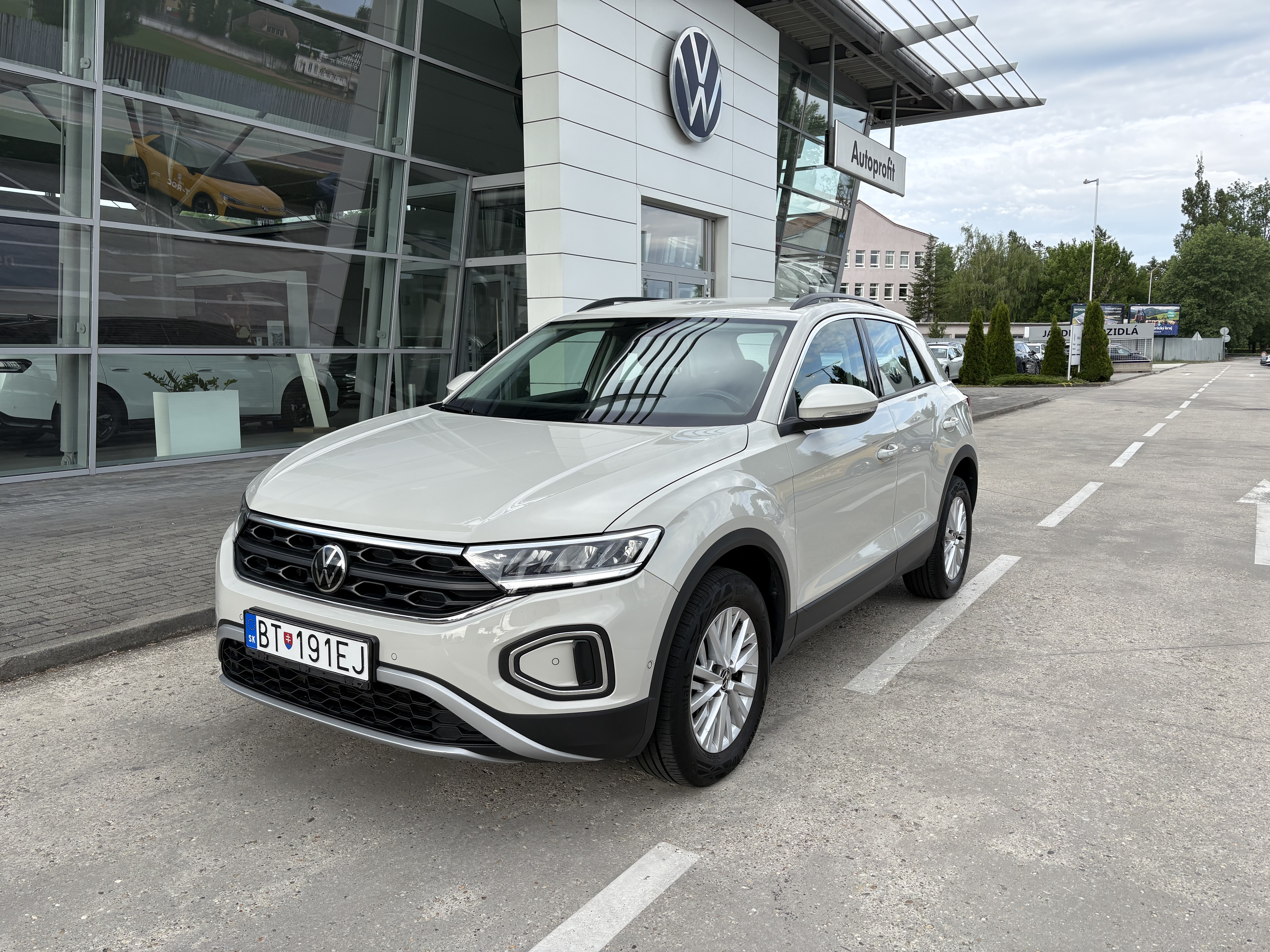 Volkswagen  T-ROC LIFE 1,5 TSI 110 KW 7DSG, 1.majiteľ, SK pôvod, TOP STAV