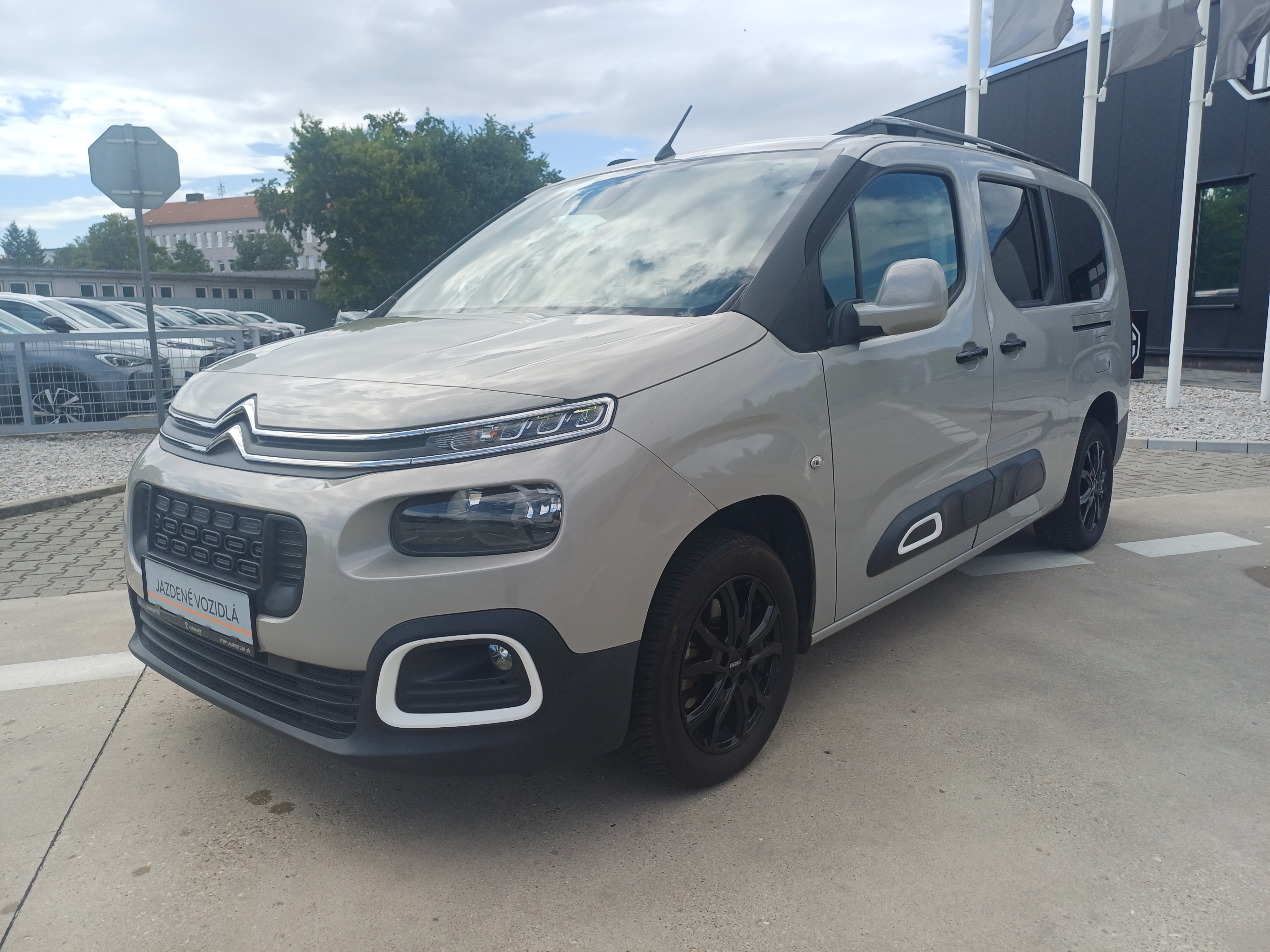 Citroen Berlingo BlueHDi 130 S&S FEEL XL, 7 miestne, SK pôvod